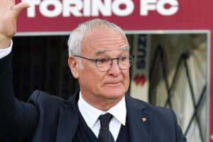 Claudio Ranieri saluta il pubblico