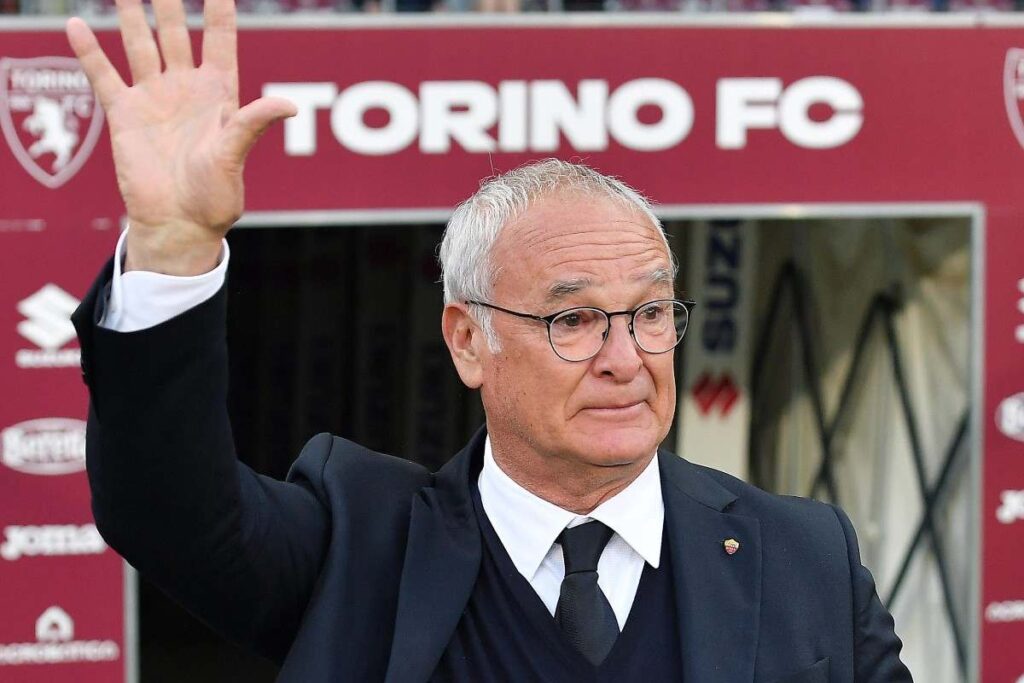 Claudio Ranieri saluta il pubblico a Torino