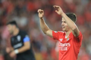 Samuel Dahl in campo con il Benfica durante un match di campionato