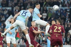 Una fase dell'ultimo Derby Lazio-Roma