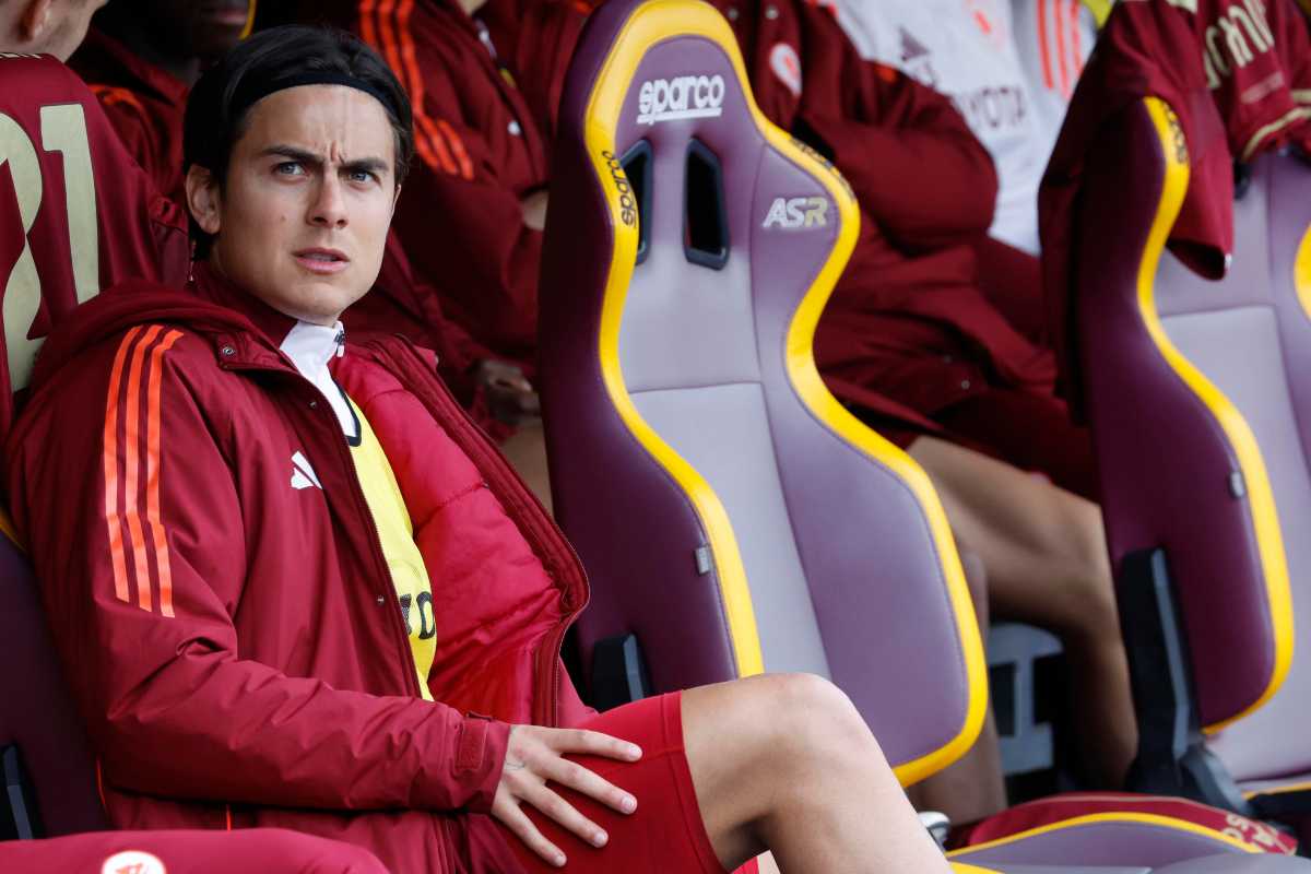 Dybala sulla panchina della Roma