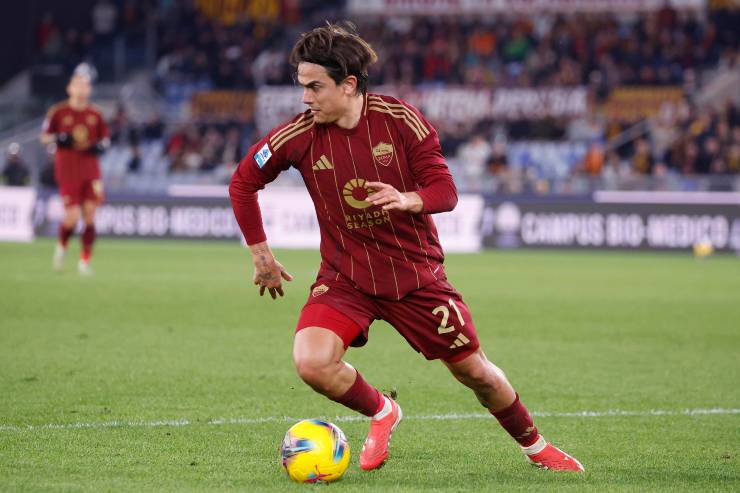 Paulo Dybala in azione con la maglia della Roma