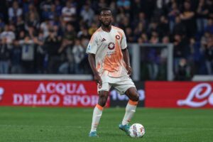 Il difensore della Roma Evan Ndicka