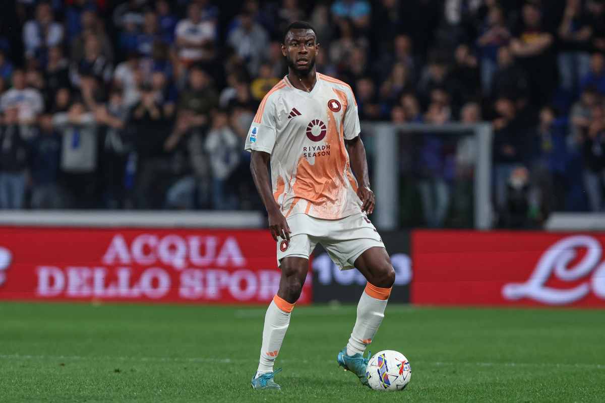 Il difensore della Roma Evan Ndicka