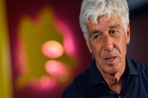 Gian Piero Gasperini fotografato durante le parole al sito giallorosso