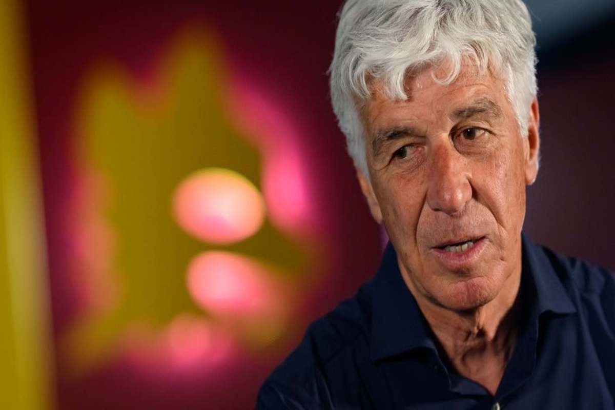 Gian Piero Gasperini fotografato durante le parole al sito giallorosso