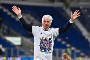 Gasperini saluta il pubblico di Bergamo