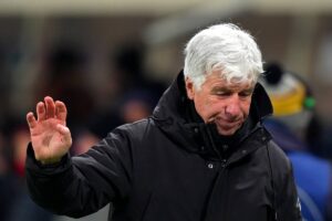 Gian Piero Gasperini saluta