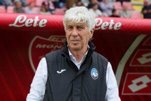 Gian Piero Gasperini perplesso prima di un match