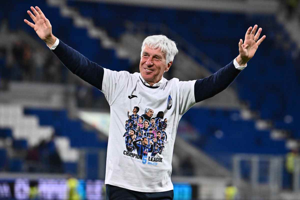Gasperini saluta i tifosi dell'Atalanta