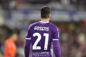 Gosens in campo con la Fiorentina in un match di Serie A