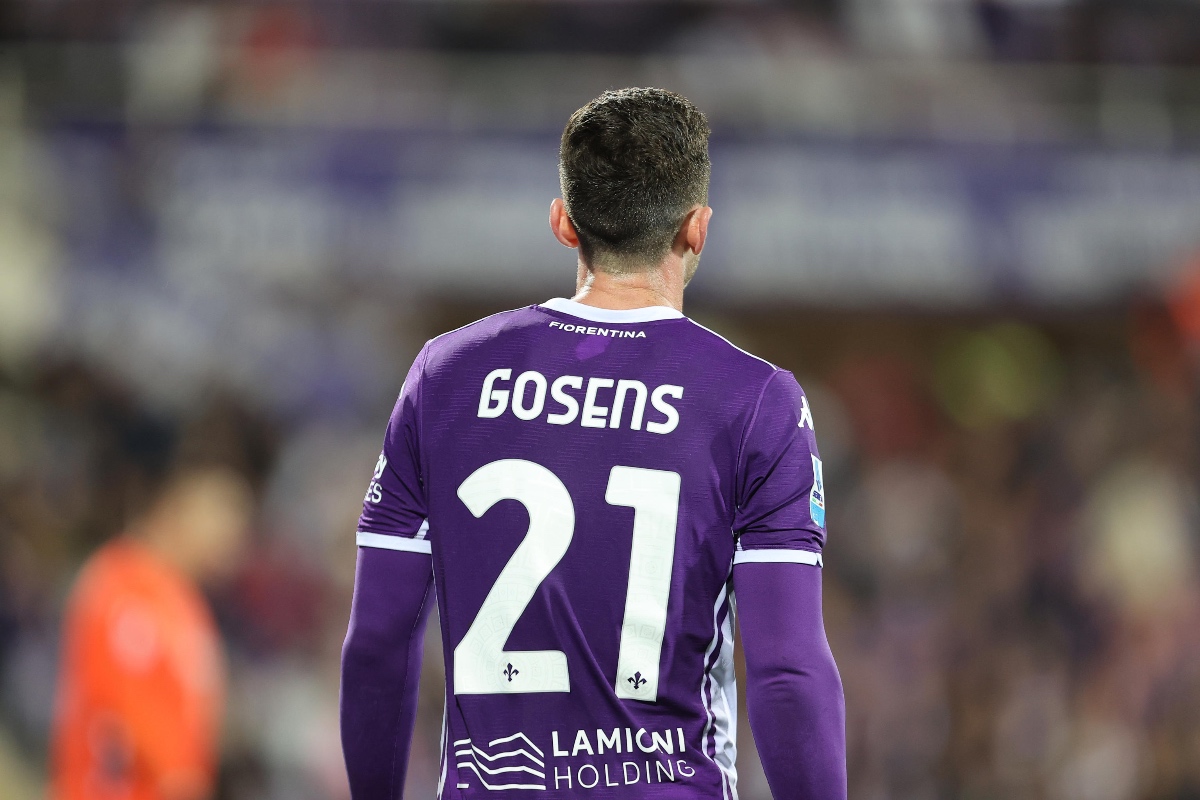 Gosens in campo con la Fiorentina in un match di Serie A