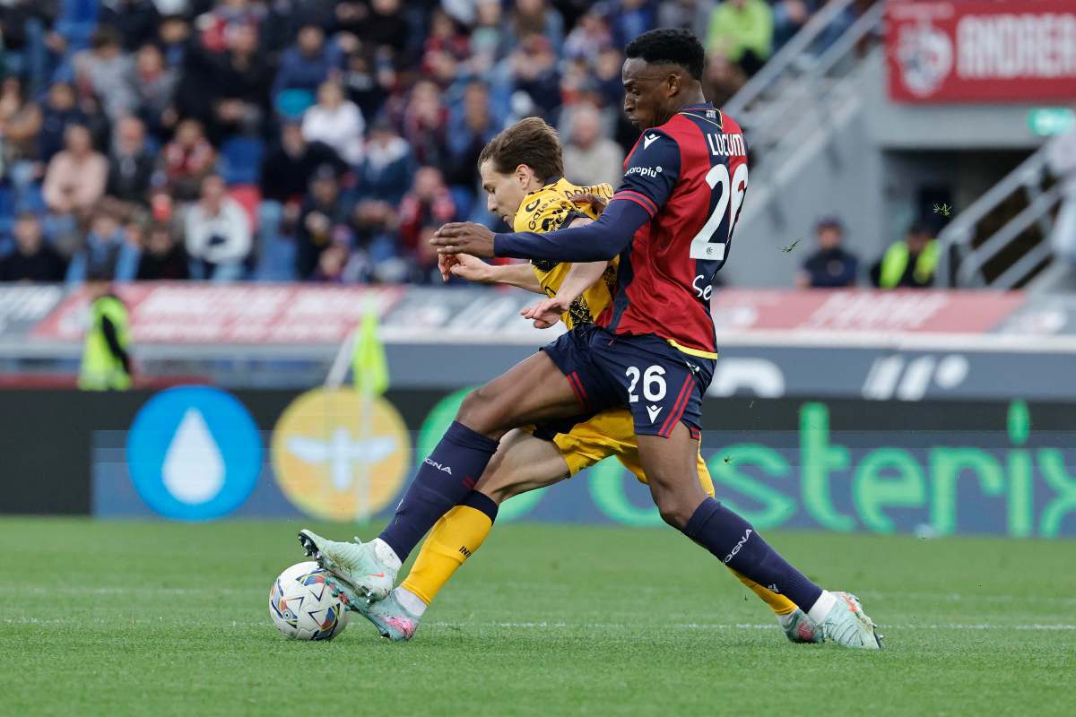 Jhon Lucumì a contrasto con Niccolò Barella