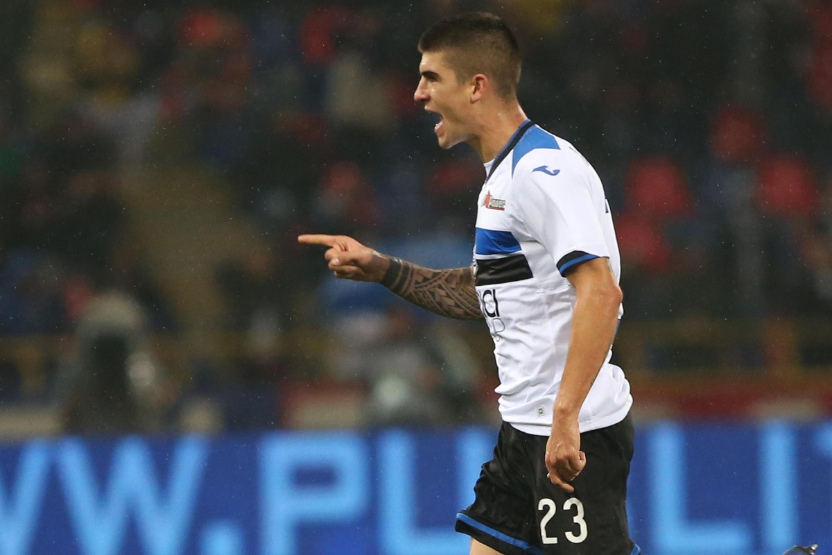 Mancini in campo con l'Atalanta durante un match di Serie A