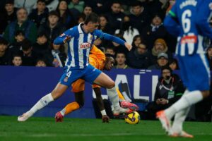 Il difensore della Roma Marash Kumbulla con l'Espanyol