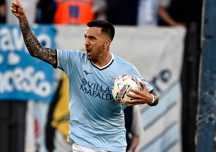 Matias Vecino esulta dopo aver segnato