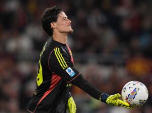 Il portiere della Roma Mile Svilar
