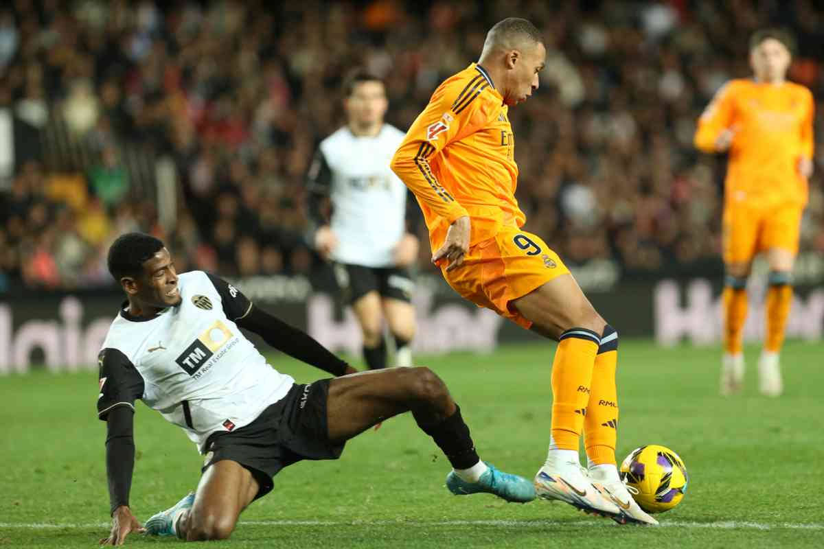 Mosquera con la maglia del Valencia