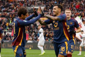Paredes esulta con Dybala