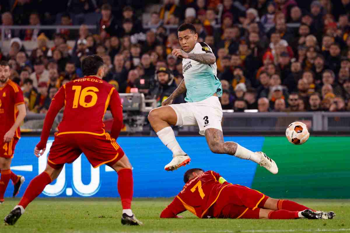 Paredes e Pellegrini con la maglia della Roma