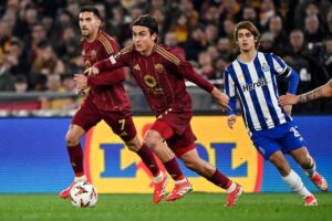 Dybala in azione contro il Porto