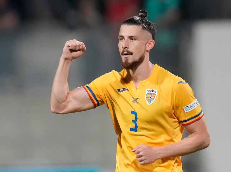 Il difensore della Romania e del Tottenham Radu Dragusin