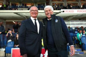 Ranieri e Gasperini posano per i fotografi a Bergamo
