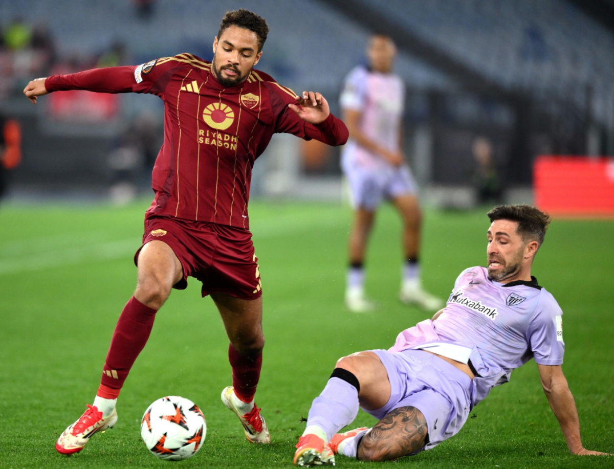 Rensch in azione contro l'Athletic Bilbao