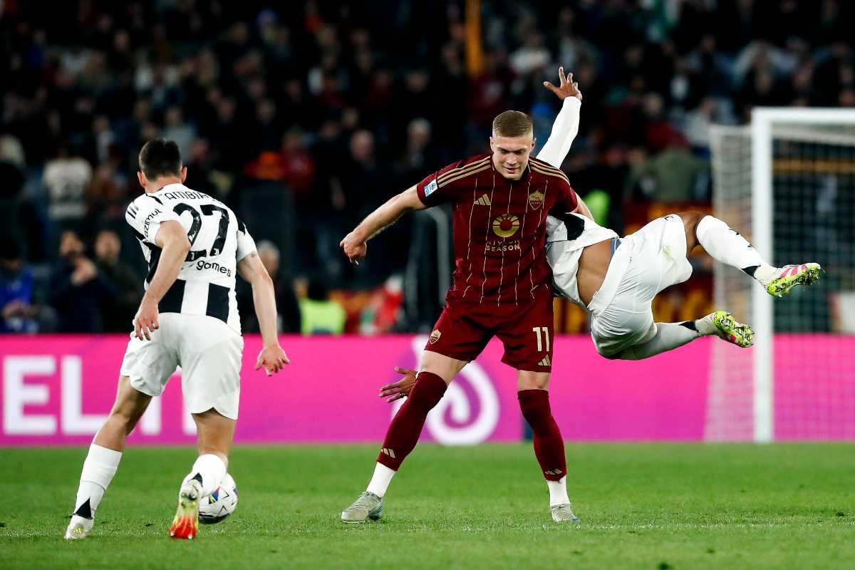 Roma e Juventus in campo all'Olimpico