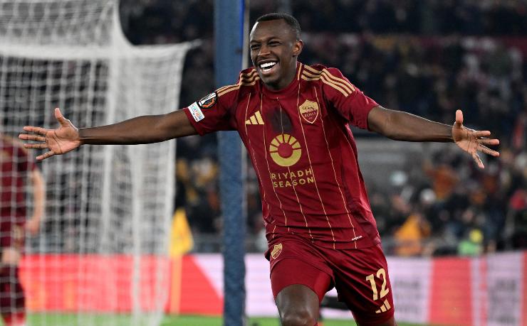 Saud Abdulhamid esulta dopo un gol realizzato con la Roma