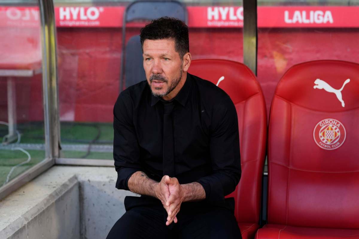 Simeone seduto in panchina