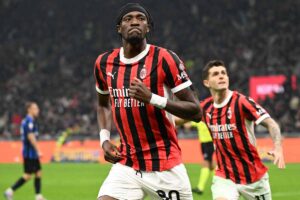 Abraham con la maglia del Milan