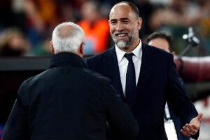 Tudor abbraccia Claudio Ranieri