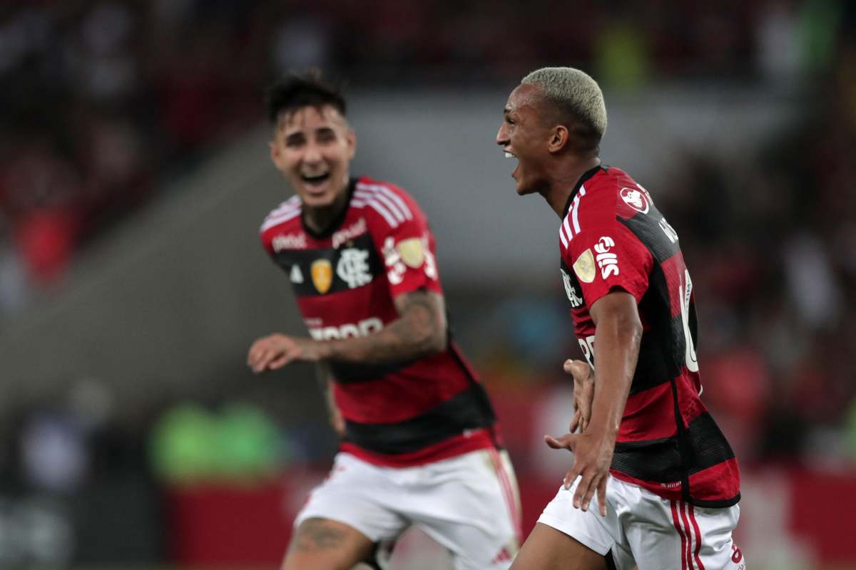 Wesley Franca esulta dopo un gol con il Flamengo