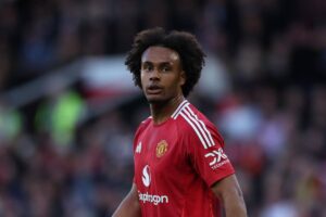Joshua Zirkzee con la maglia del Manchester United