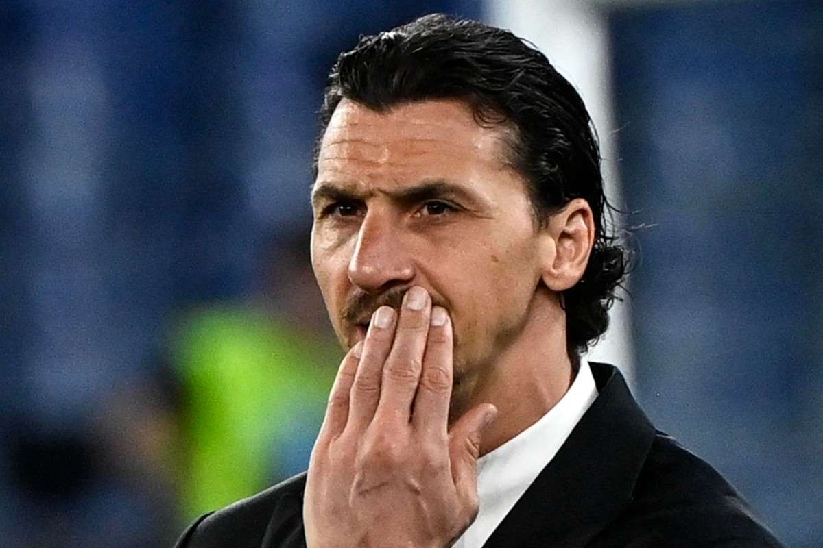 Zlatan Ibrahimovic porta la mano alla bocca