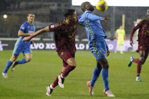 Anass Salah Eddine in azione con la Roma