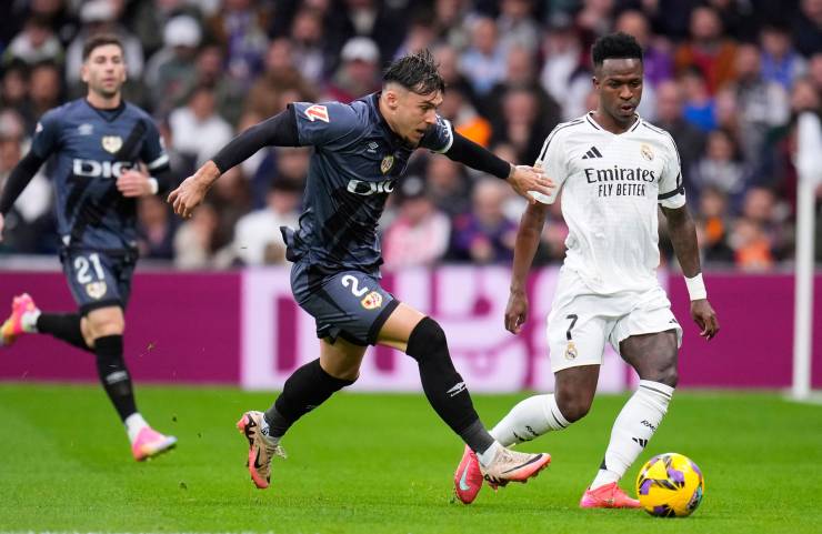 Andrei Ratiu in azione col Rayo Vallecano