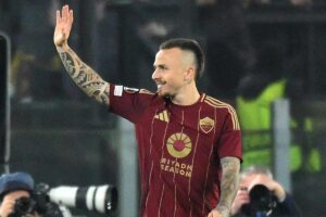 Angeliño saluta i tifosi