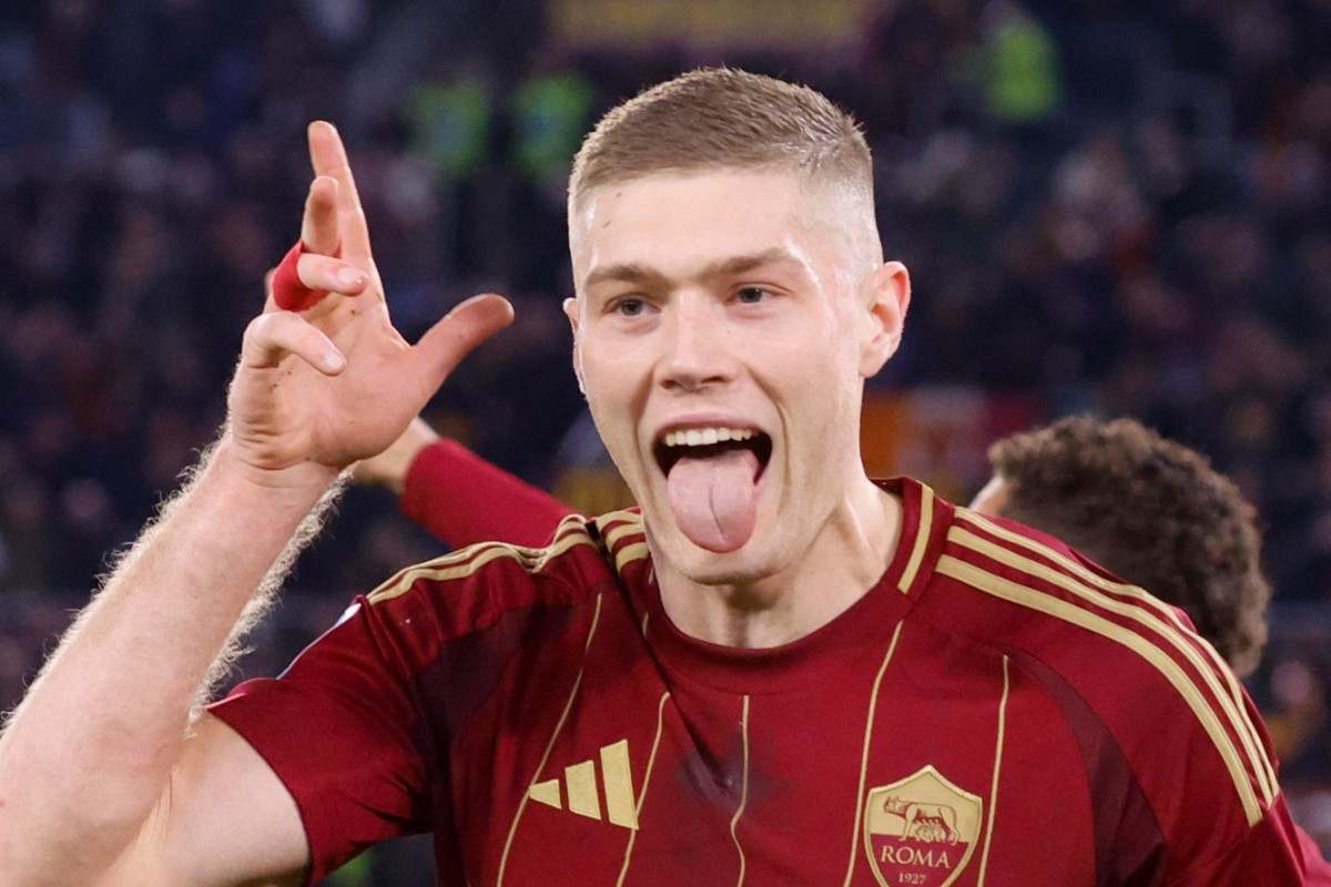 Artem Dovbyk esulta dopo un gol