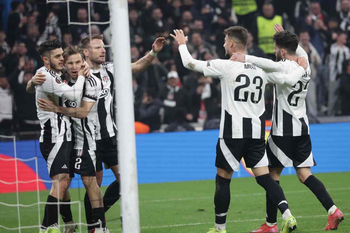 Il Besiktas gioisce dopo un gol