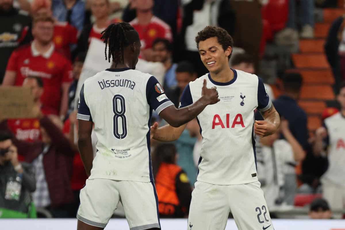 Bissouma con la maglia del Tottenham