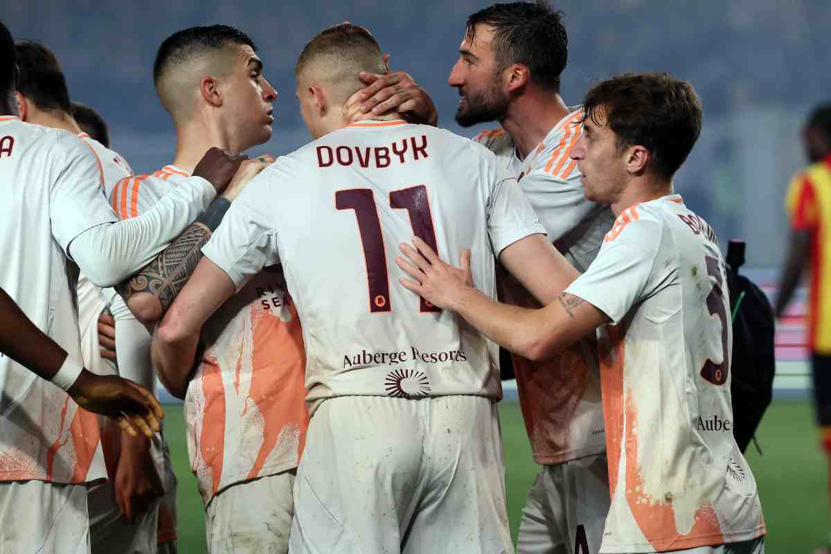 Dovbyk con la maglia della Roma