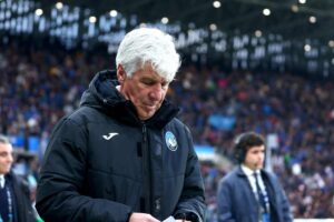 Gasperini a testa bassa in panchina