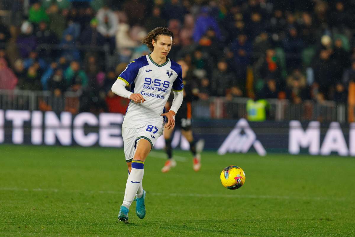 Ghilardi controlla il pallone