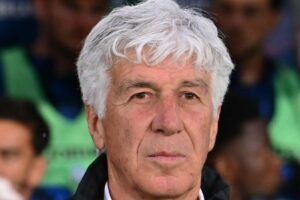Gian Piero Gasperini concentrato prima di un match