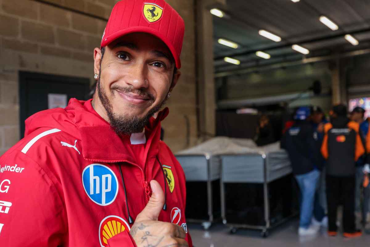 Hamilton saluta i tifosi