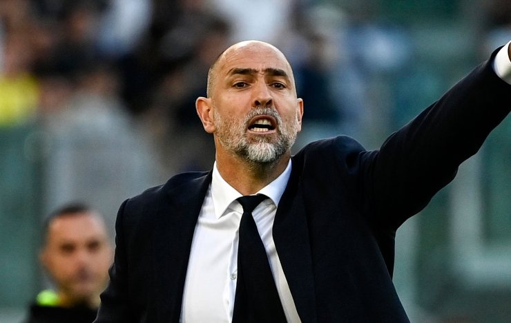 Igor Tudor dà indicazioni ai suoi