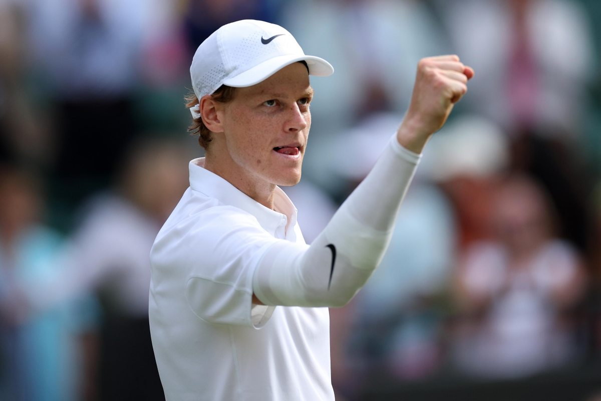 Sinner esulta sull'erba di Wimbledon