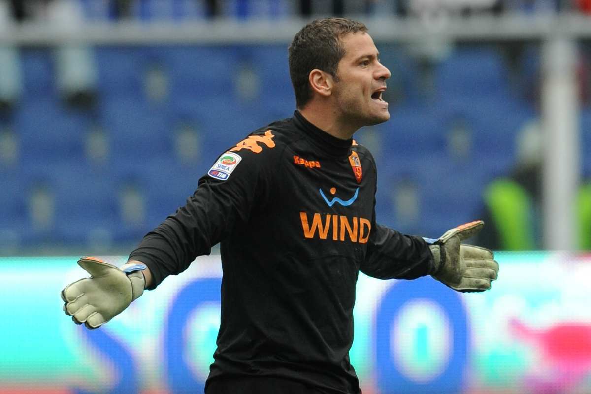 Julio Sergio con la maglia della Roma